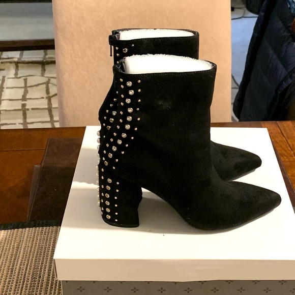 KENSIE- Black Suede Studs Ankle Booties! - Picture 7 of 9
